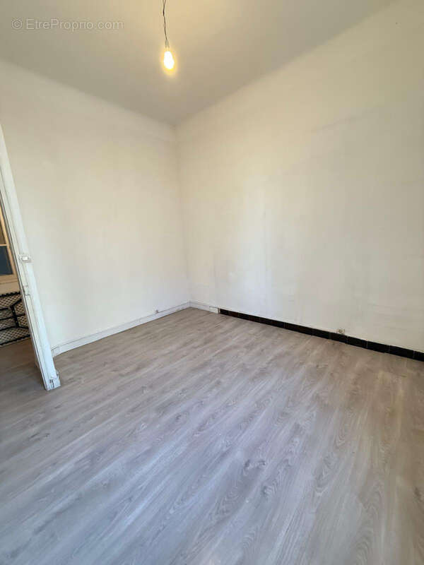 Appartement à MARSEILLE-5E