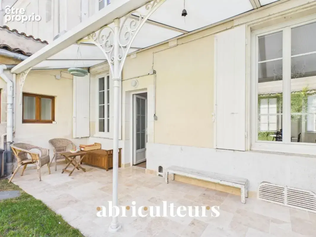 Élégante maison de caractère de 185 m² avec jardin – Cognac Jardin Public (16100) - photo 4