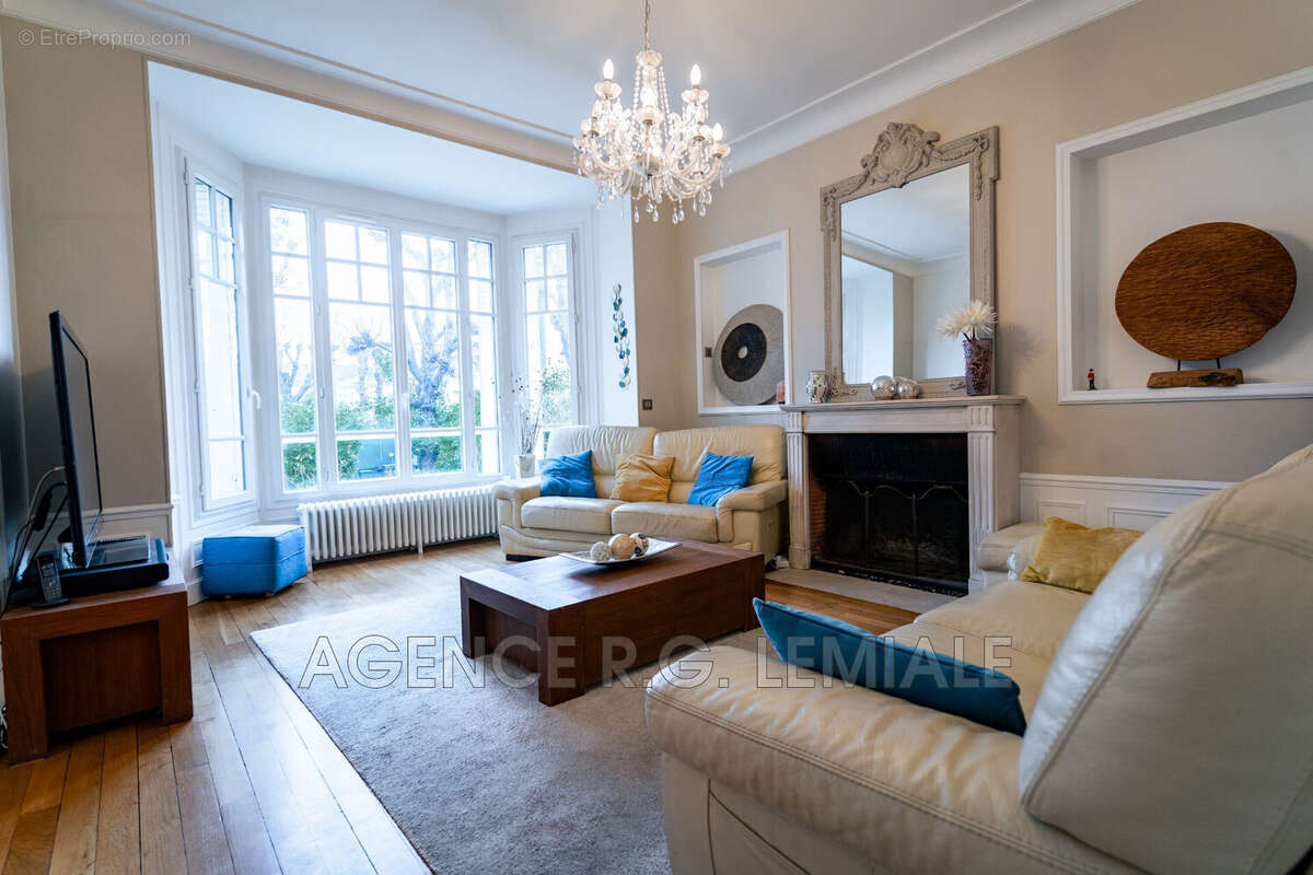Maison à PARIS-14E