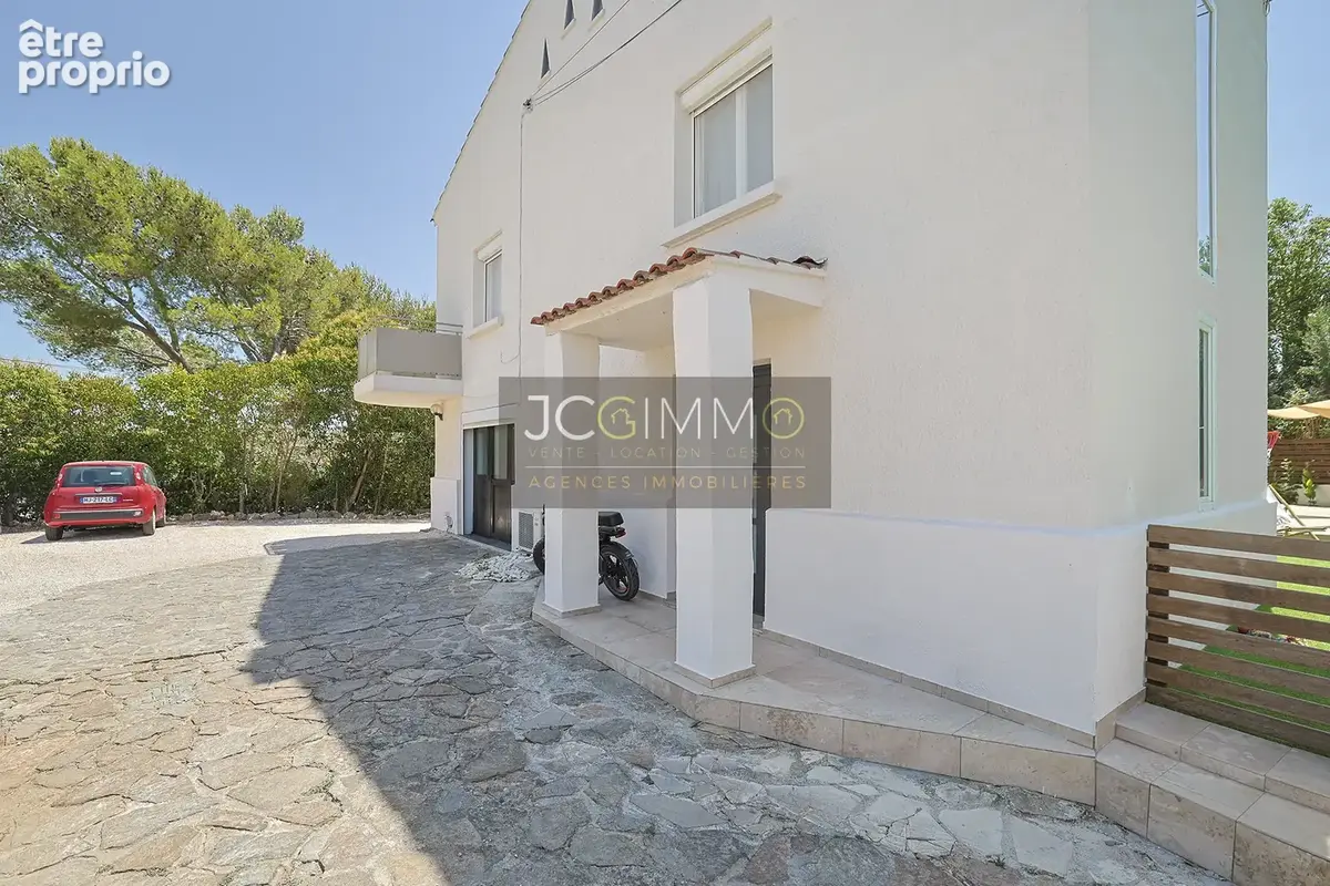 Maison composée de 3 appartements au Cap Brun - photo 32