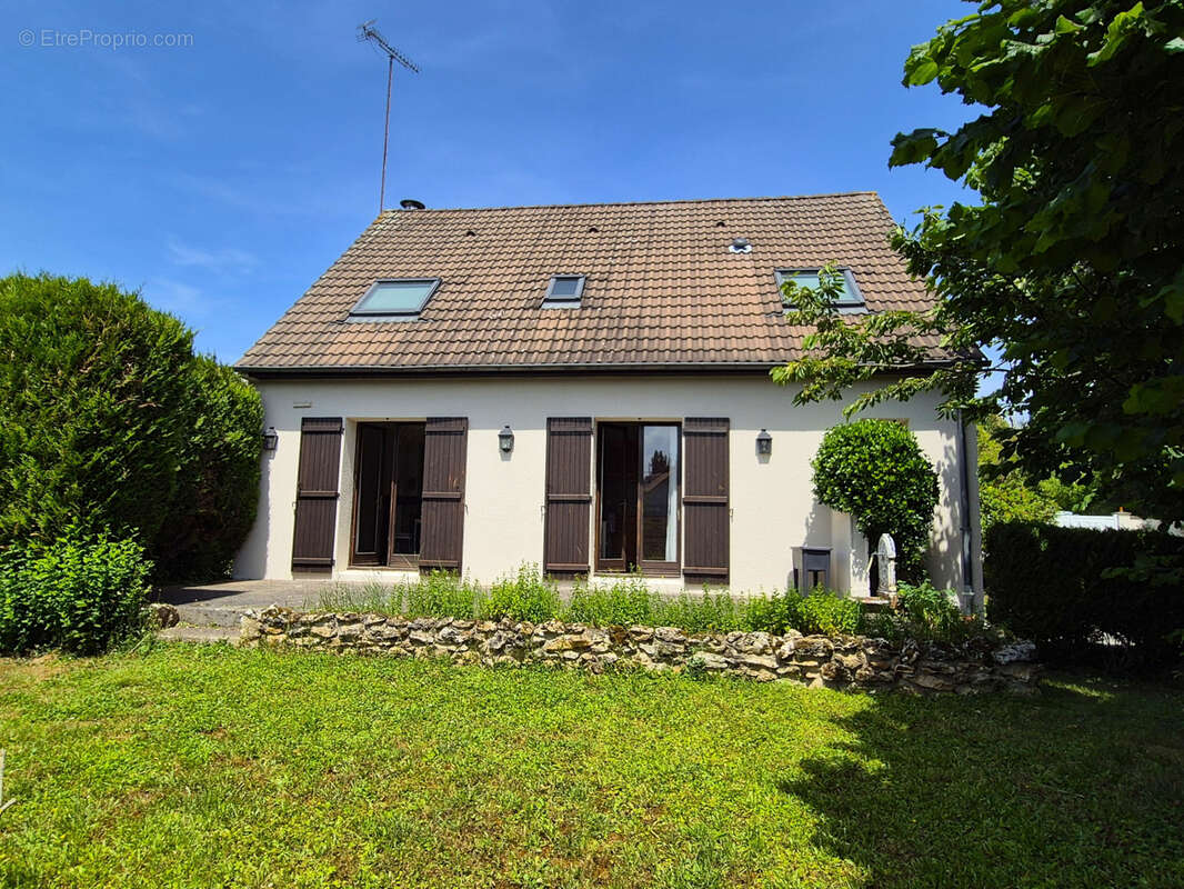 Maison à VAUX-LE-PENIL