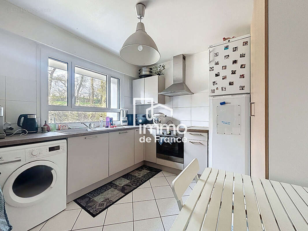 T4 de 92m² avec terrasse vue Mont-Blanc - Gex - photo 4