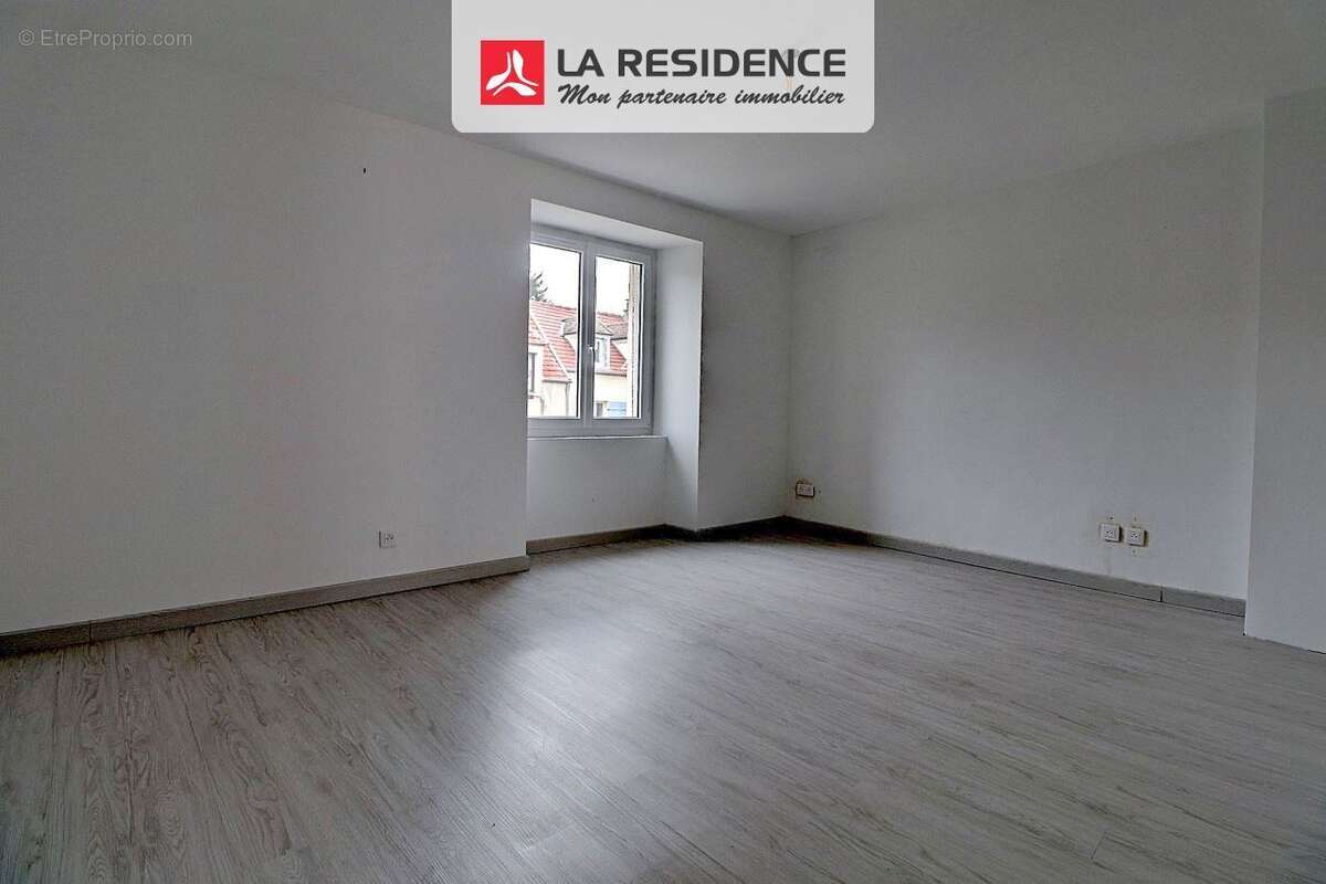 Maison à MAURECOURT