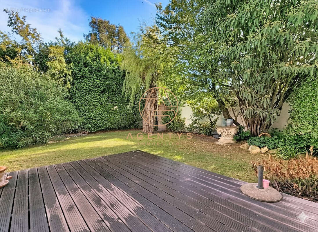 Maison à SAINT-MAUR-DES-FOSSES