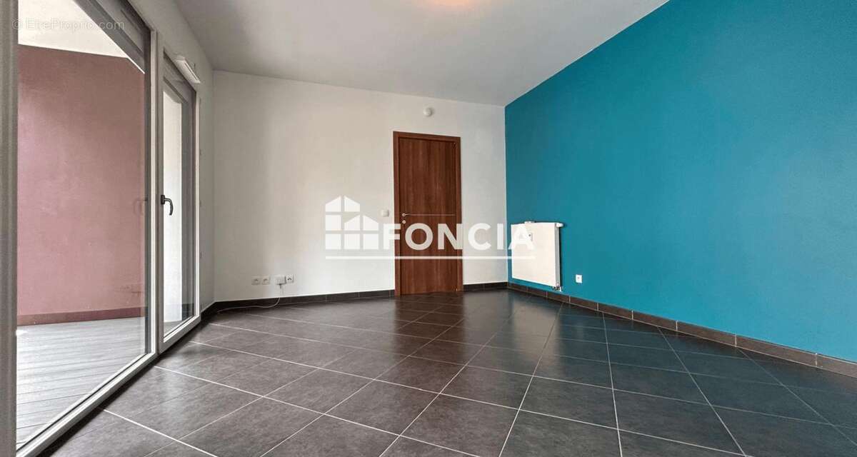 EXCLUSIVITE FONCIA - Aix les Bains, Résidence récente - Grand T2 au 2ème étage, avec Belle Terrasse et garage en sous sol - photo 4
