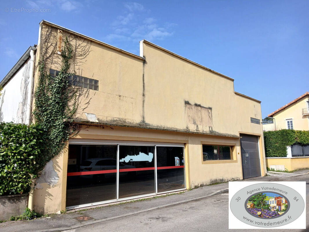 Commerce à SALINDRES