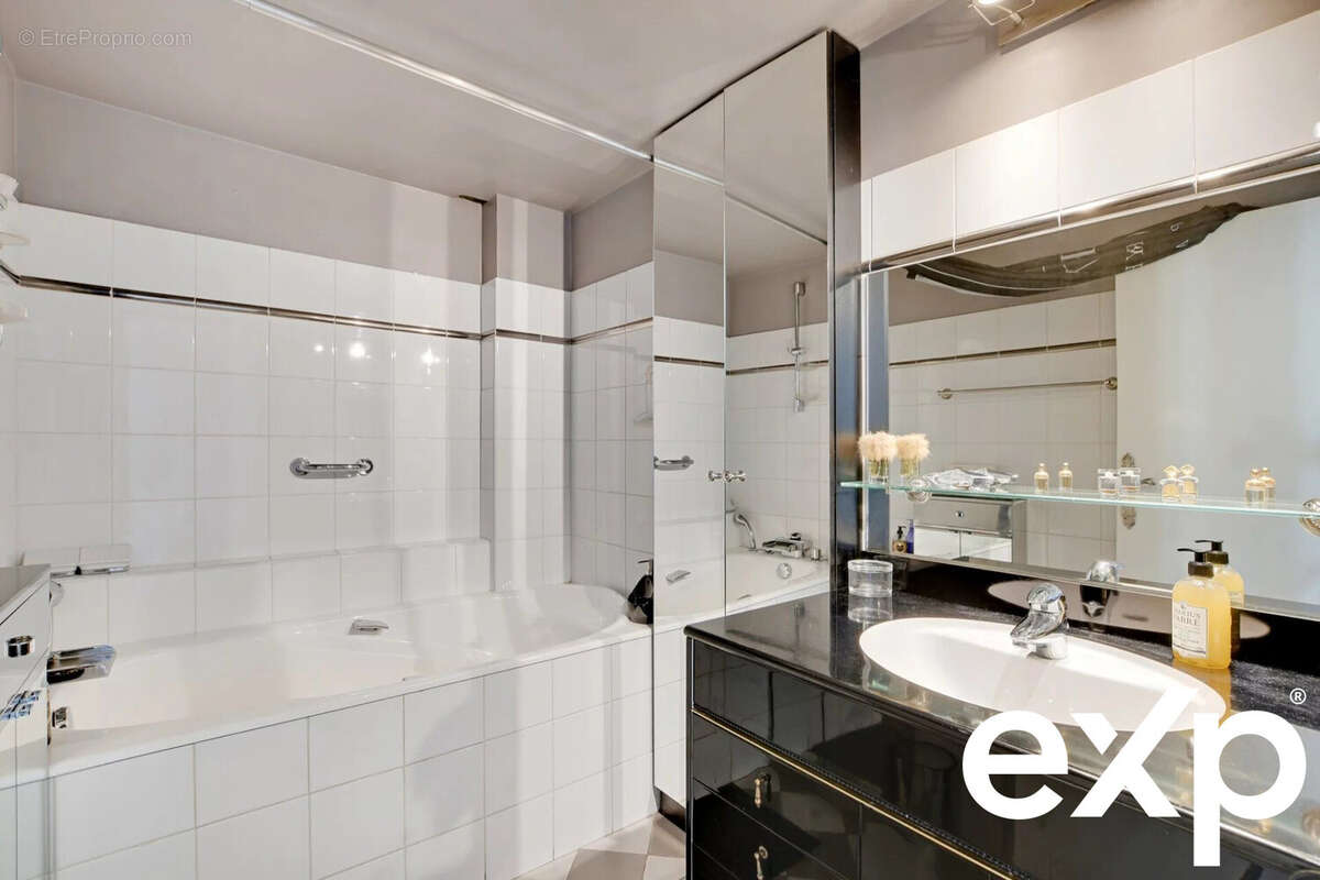 Appartement à PARIS-1E