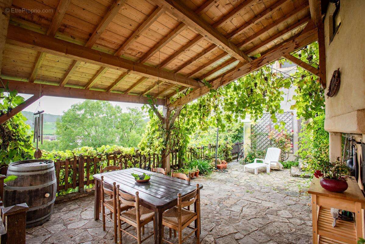 Maison à COUZE-ET-SAINT-FRONT