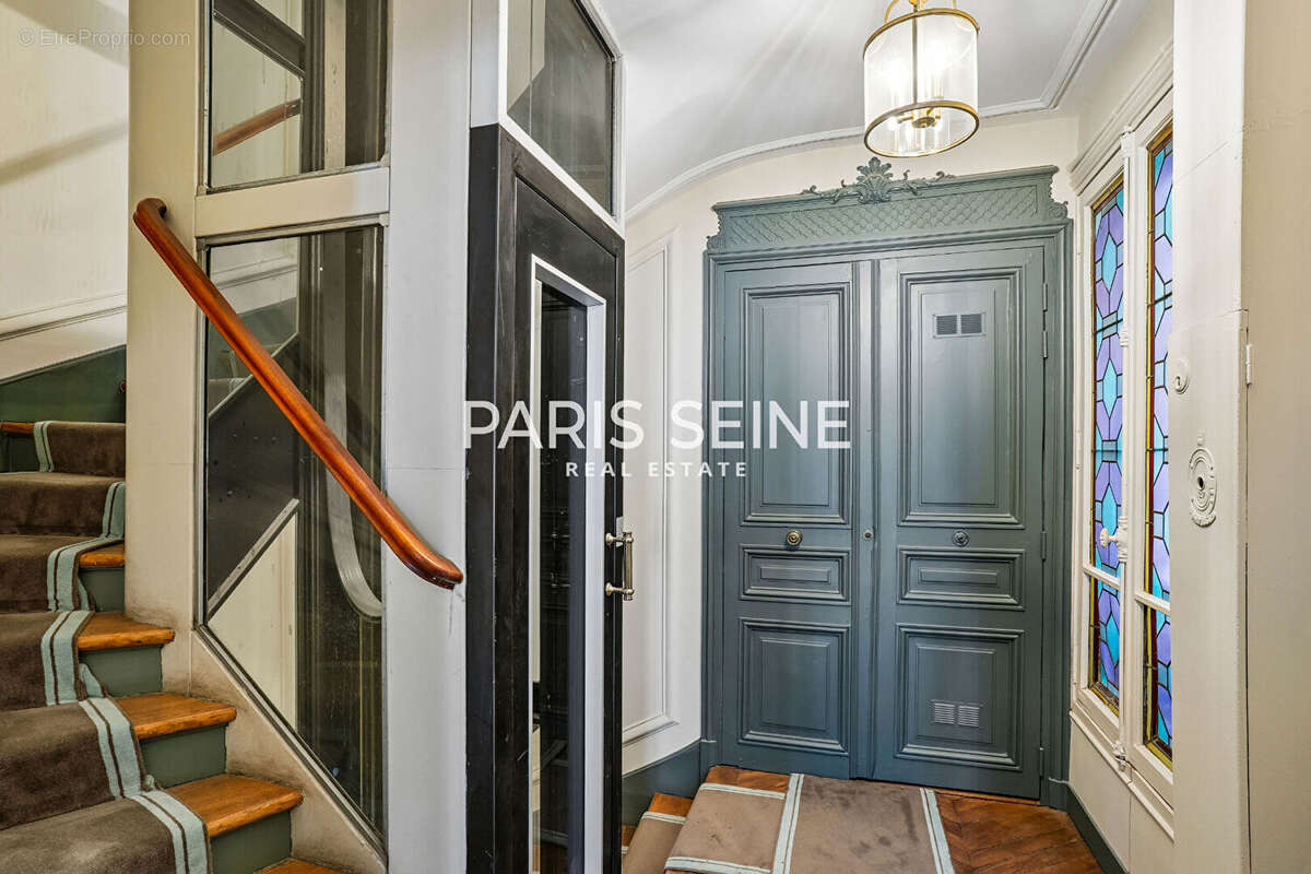 Appartement à PARIS-7E
