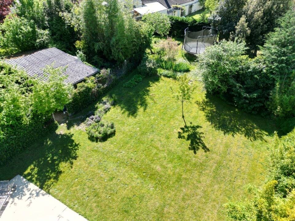 Terrain à FONTAINEBLEAU