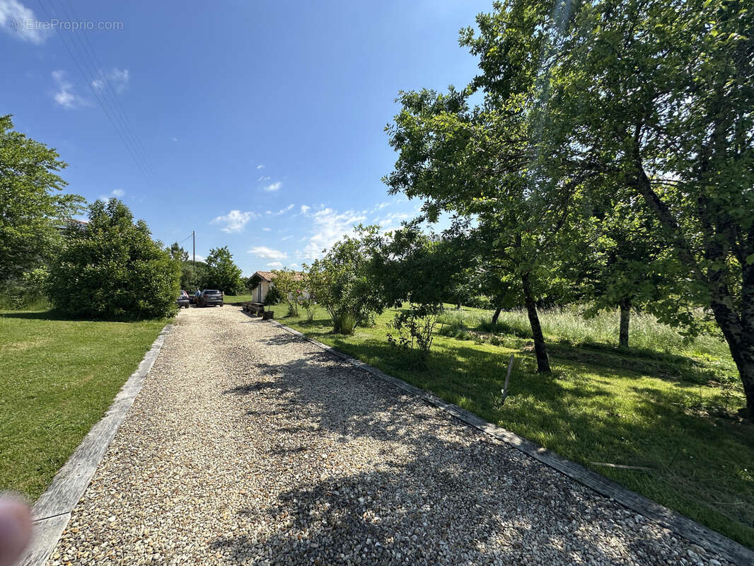 Maison à SALLES-DE-BARBEZIEUX
