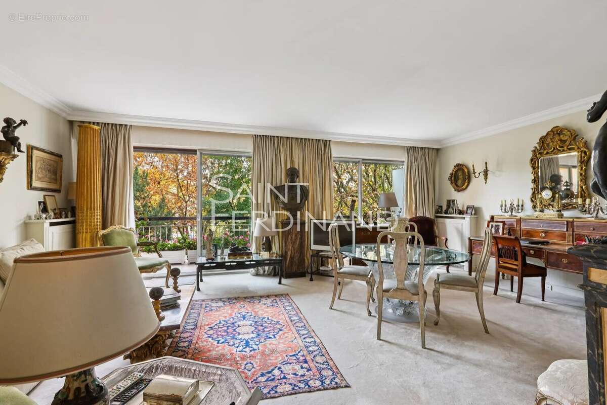 Appartement à NEUILLY-SUR-SEINE