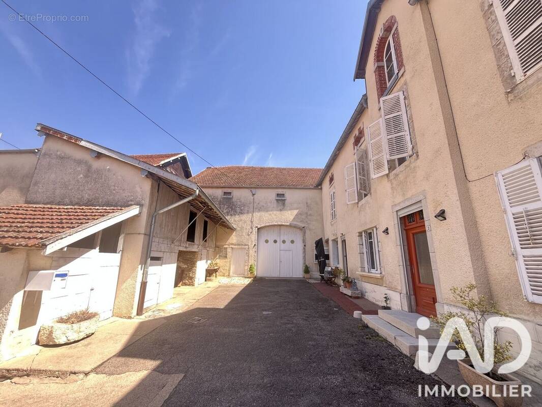 Photo 1 - Maison à GENEVRIERES