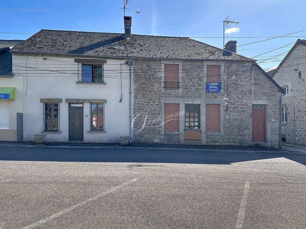 Appartement à LA ROCHE-EN-BRENIL