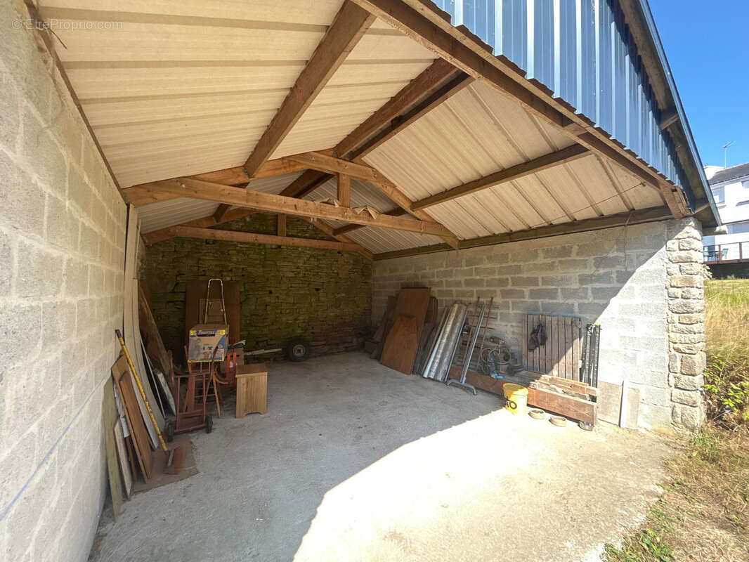 QUISTINIC   Maison avec dépendances sur un terrain de 2 327 m2 - photo 17