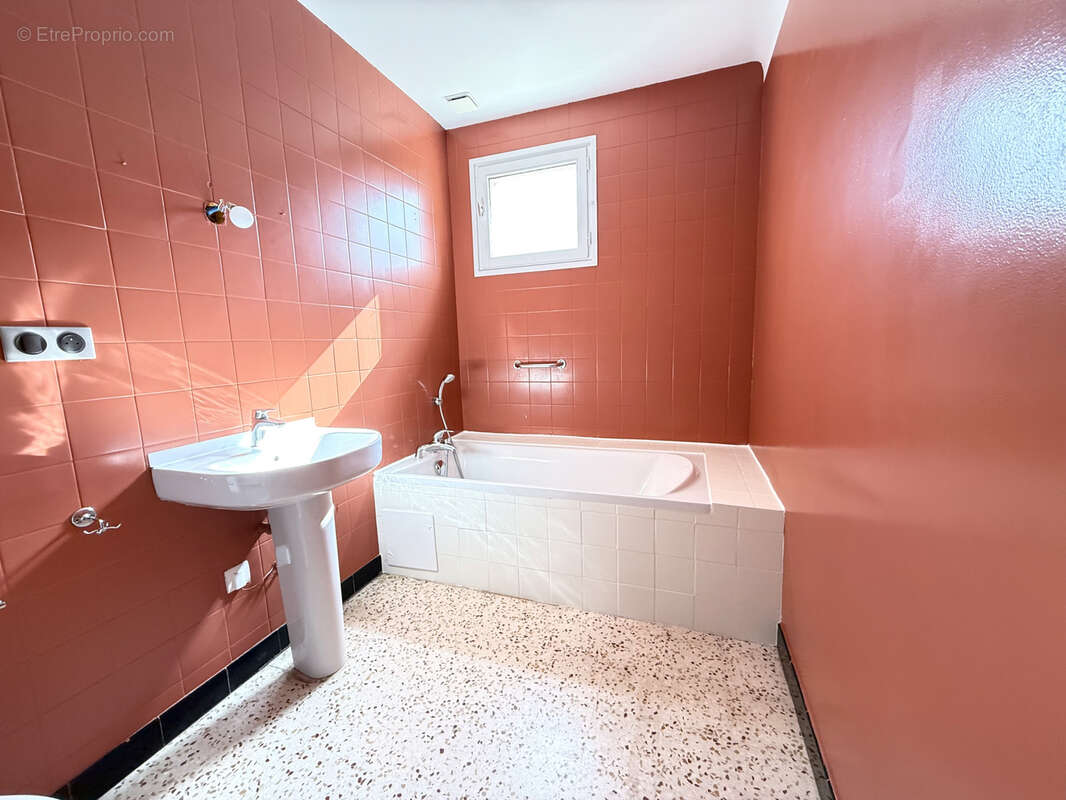 Maison à CHATEAUNEUF-DE-GALAURE