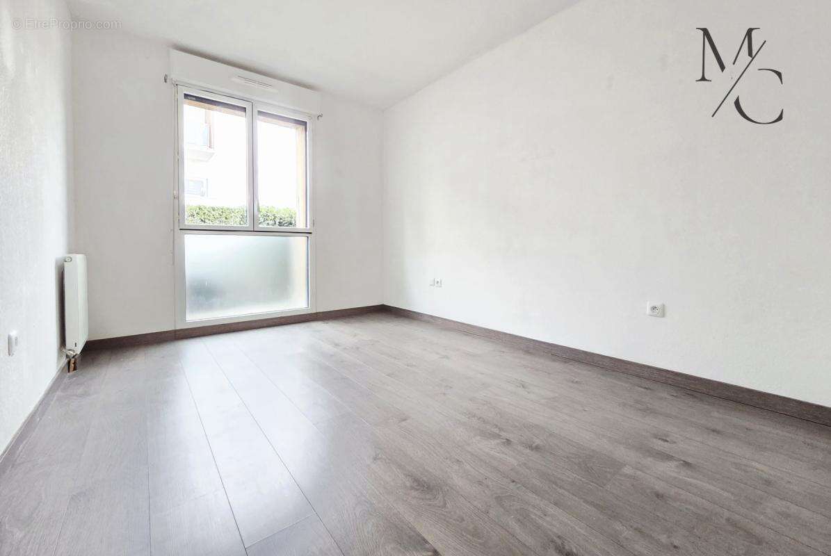 Appartement à BEAUZELLE
