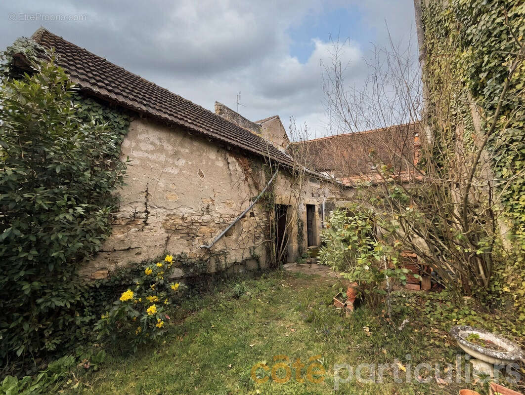 Maison à SAINT-AMAND-MONTROND