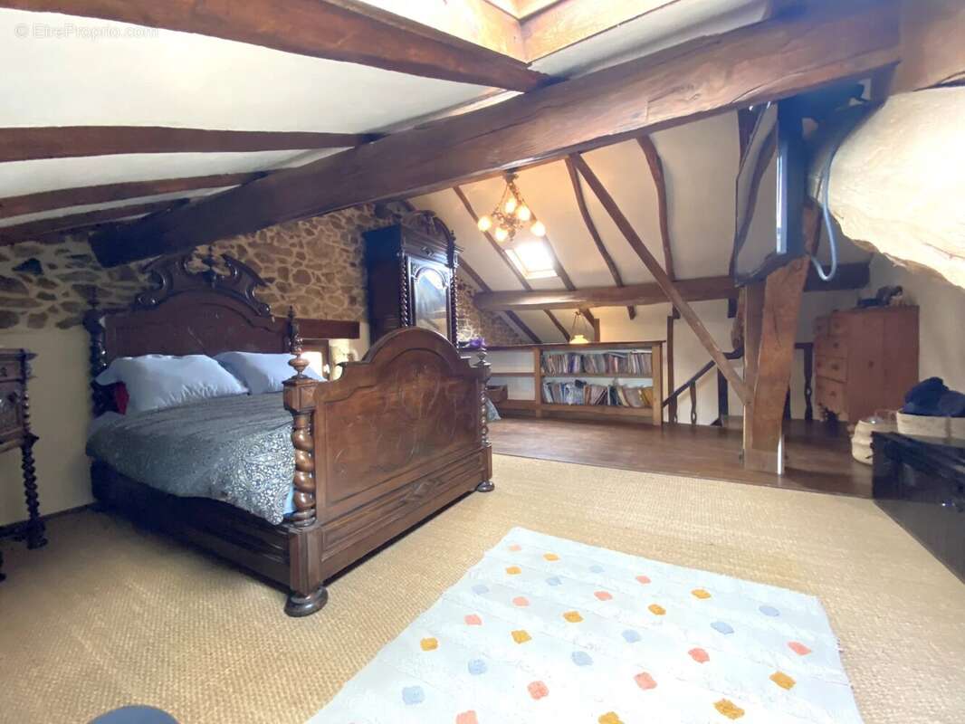 Maison de caractère de 4 chambres en pleine campagne,  avec près de 2ha de terrain attenant - photo 10