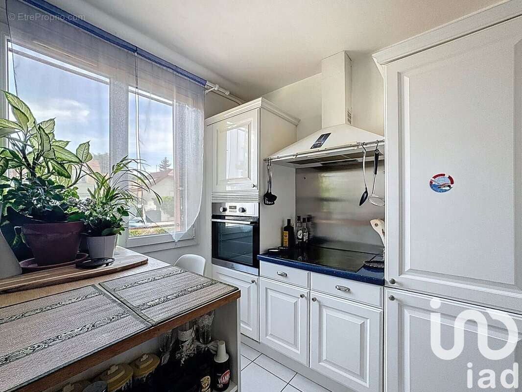 Photo 4 - Appartement à LE MESNIL-LE-ROI