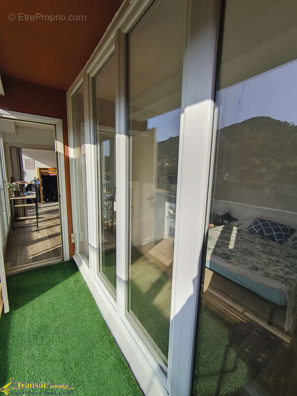 Haut de Thiers, appartement type F3 de 52m2 au RDC avec balcon et une cave. - photo 10