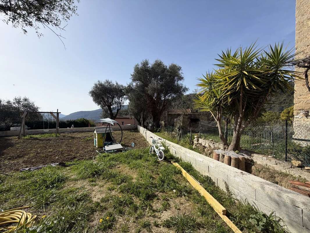 Appartement à CONTES