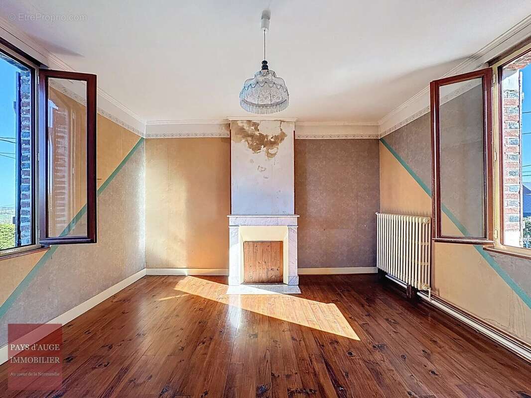 Maison à CASTILLON-EN-AUGE