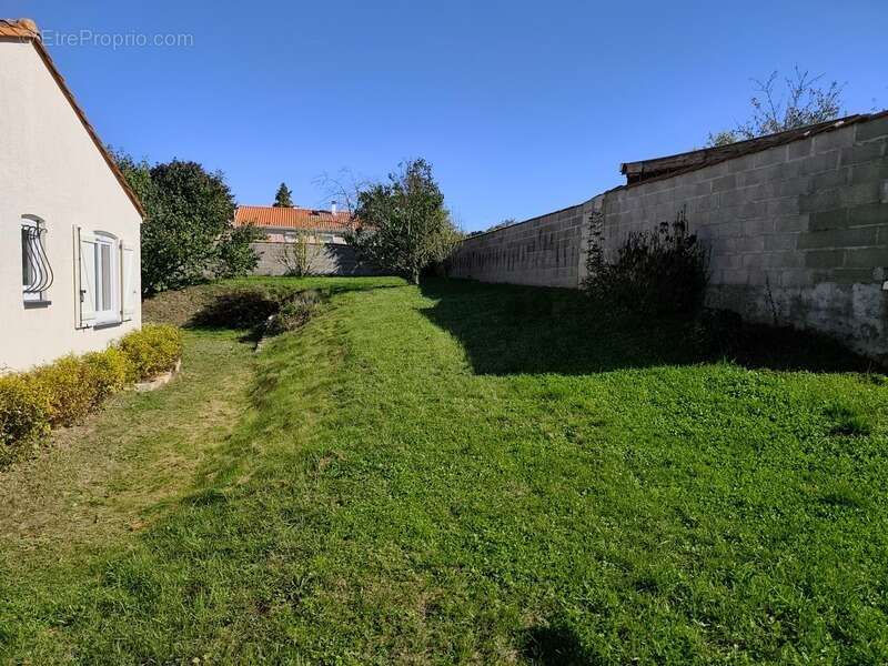 Maison à RUELLE-SUR-TOUVRE
