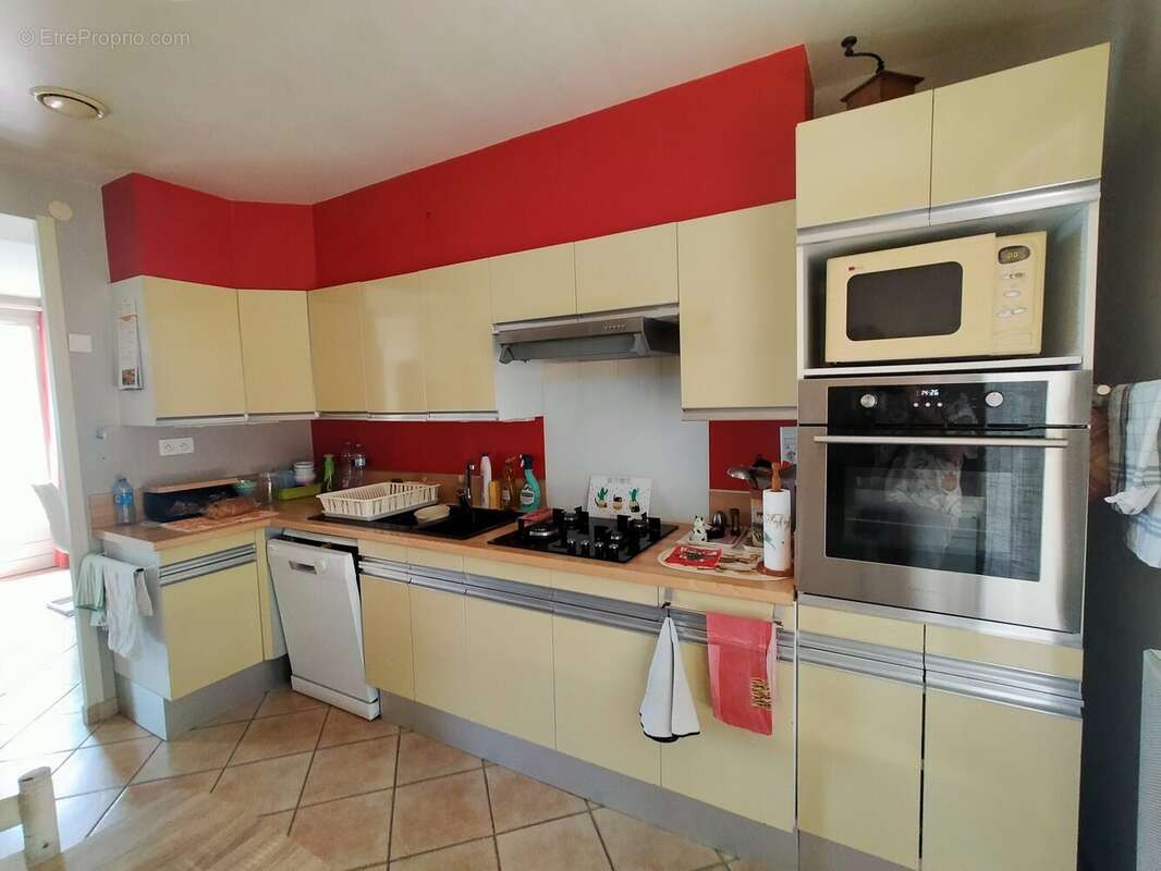 maison à vendre Crennes sur Fraubée cuisine