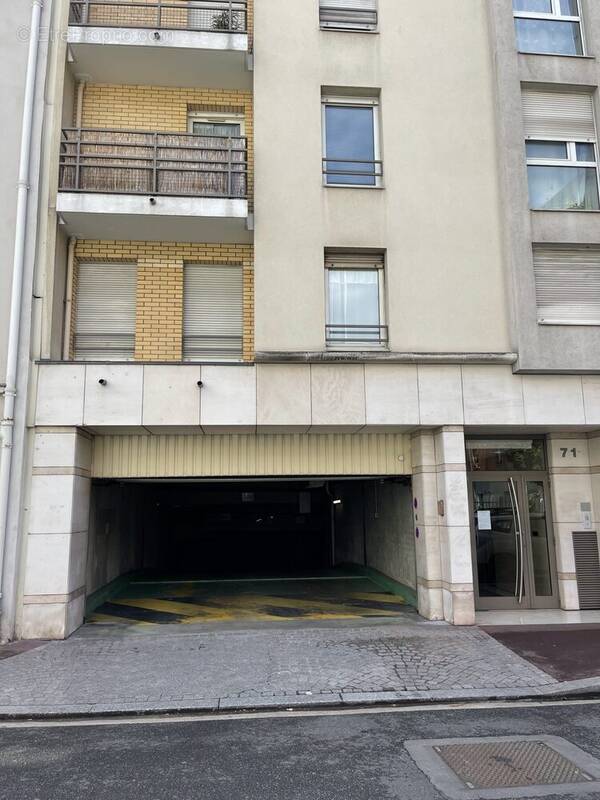 Parking à CLICHY