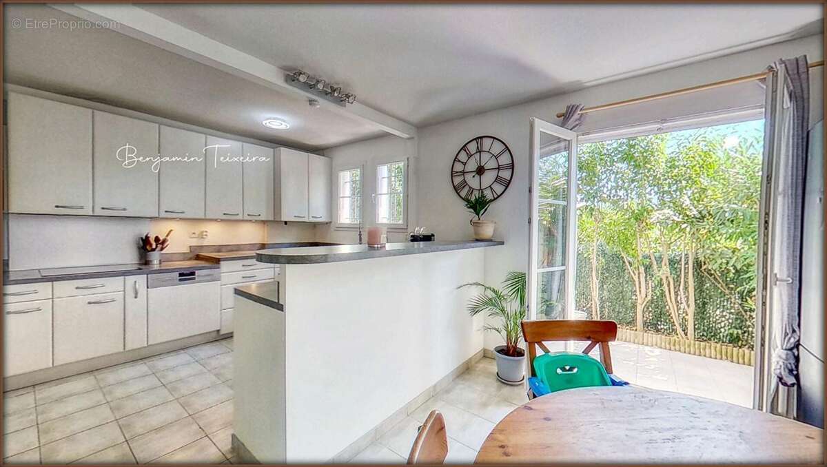Maison Roquebrune Sur Argens 6 pièce(s) 96 m2 - 4 chambres dont 1 de plain-pied + Parking privé - photo 4