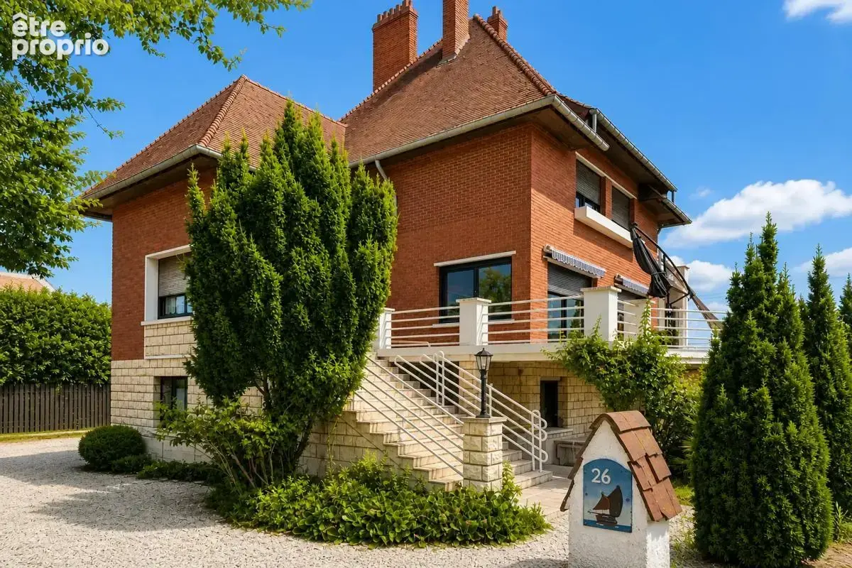 Maison de 9 pièces de 303m² à Guilly - photo 6