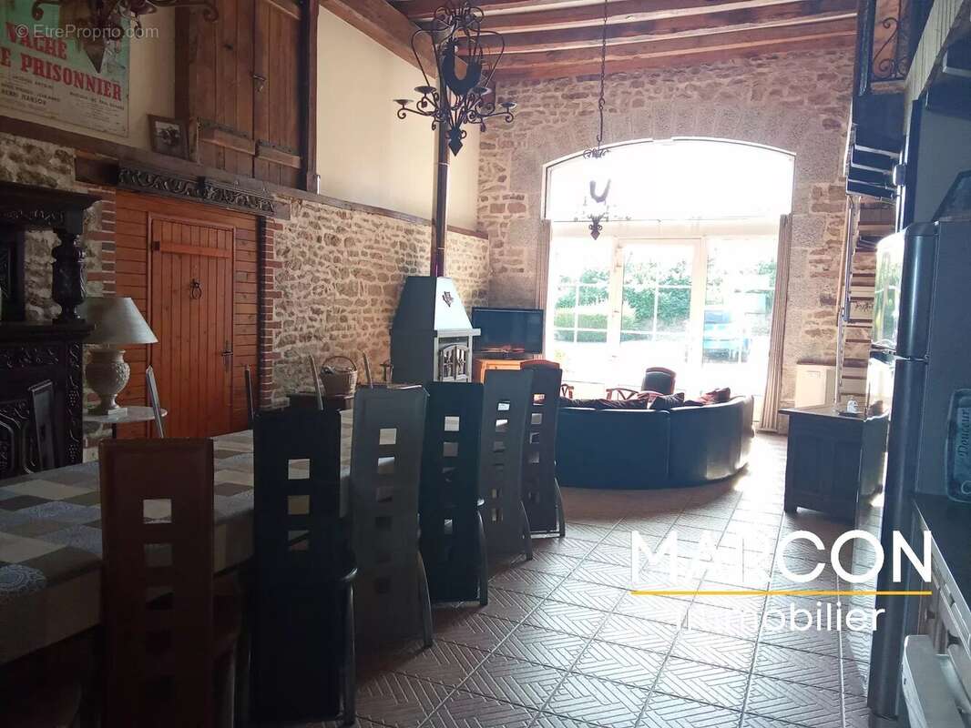 Maison 289 m² à Ajain  - photo 8