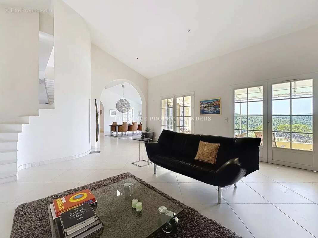 Maison à ENTRECASTEAUX