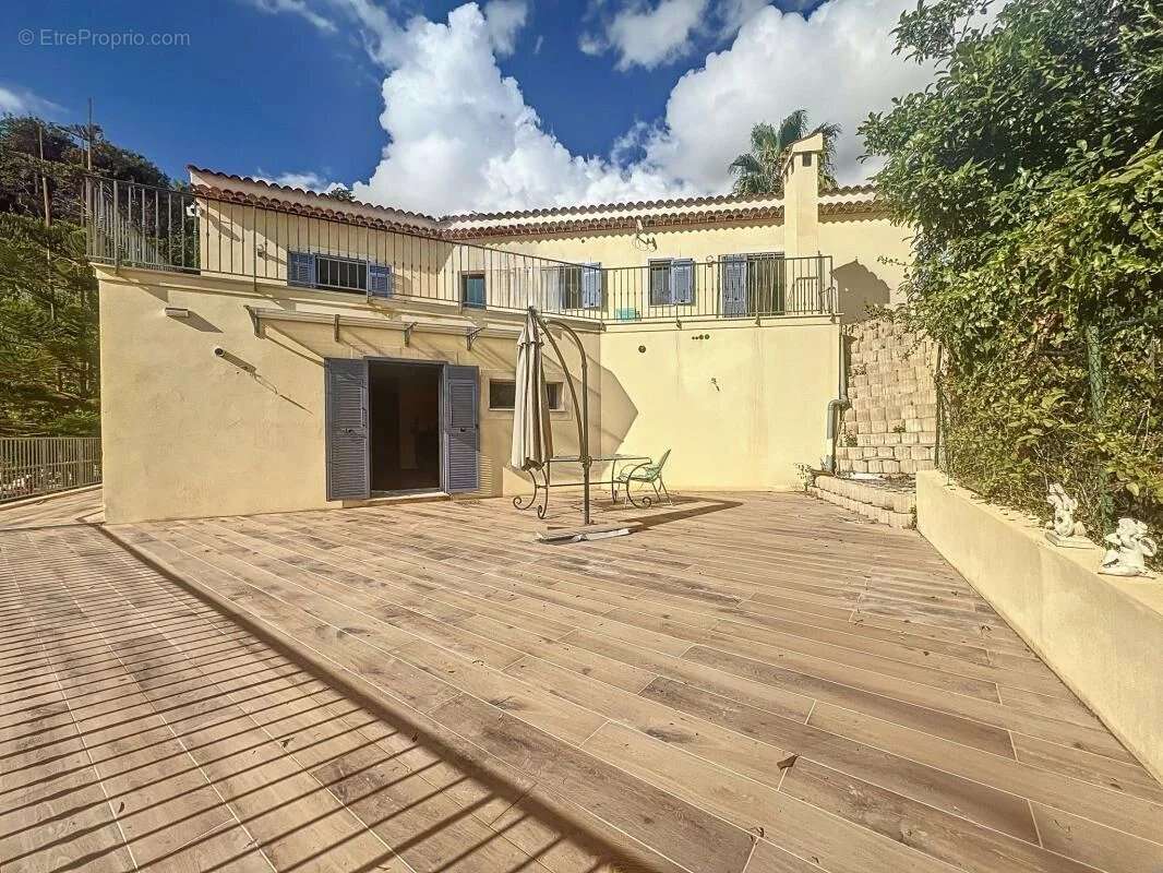 Menton, propriété de 250 m2 avec 2 000 m2 de terrain et piscine - photo 3