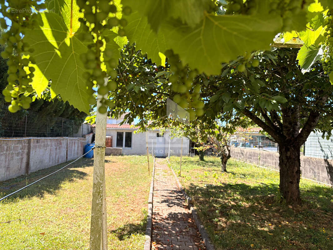 À vendre Maison de caractère 4 pièces de 106 m² avec jardin à Lagord Vendôme - photo 6