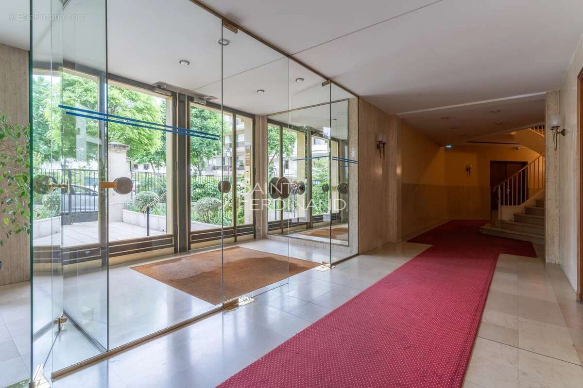 Appartement à NEUILLY-SUR-SEINE