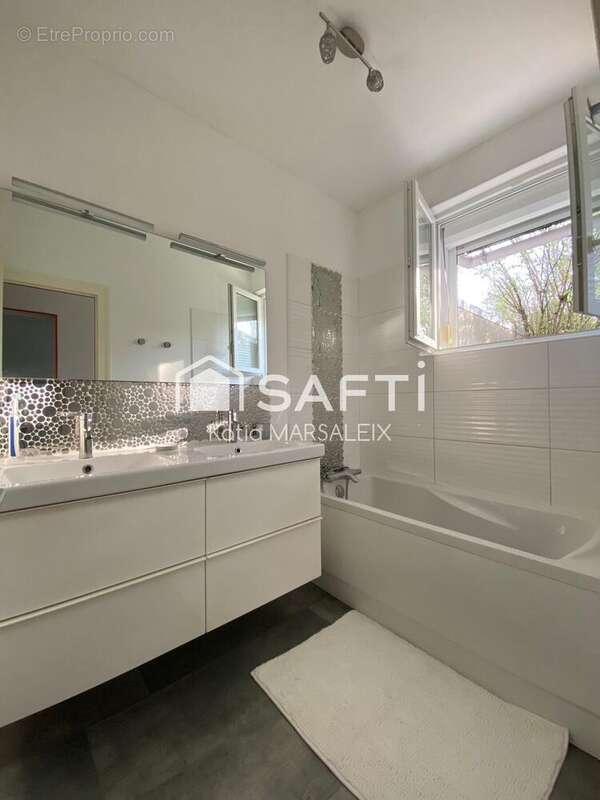 Photo 5 - Maison à CHEZAL-BENOIT