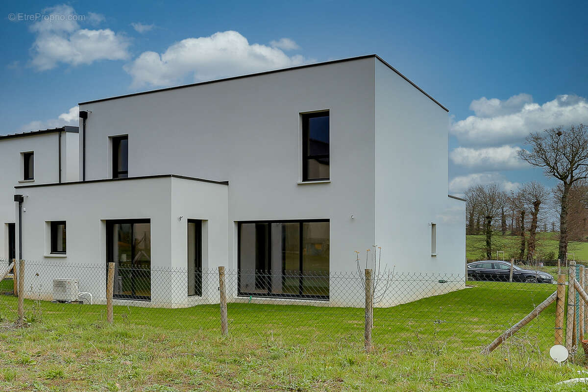 Maison à LA CHAPELLE-DES-FOUGERETZ