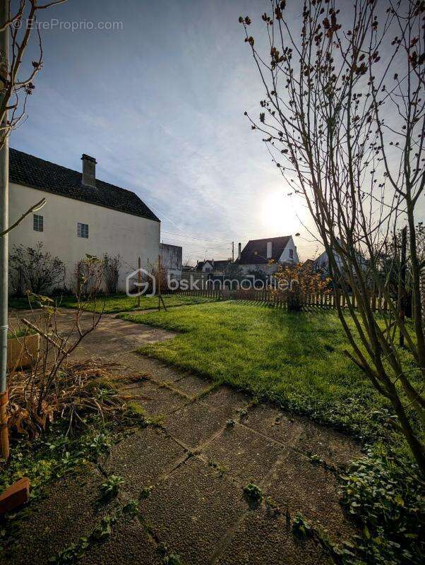 Maison à SAINT-PIERRE-LES-NEMOURS