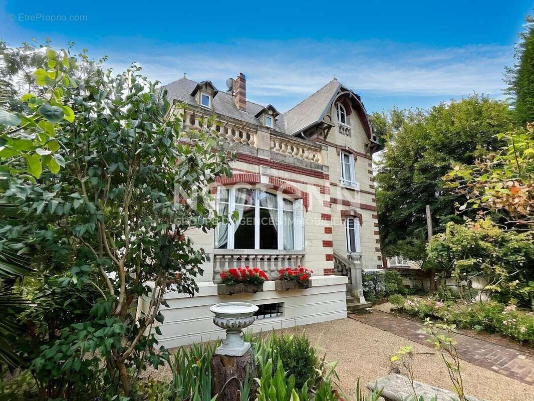 Maison à AUVERS-SUR-OISE