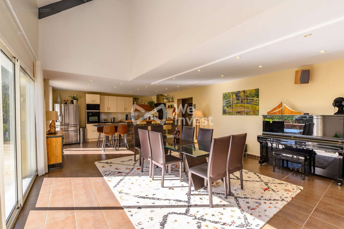 Maison 193 m² à Crecy-La-Chapelle  - photo 8