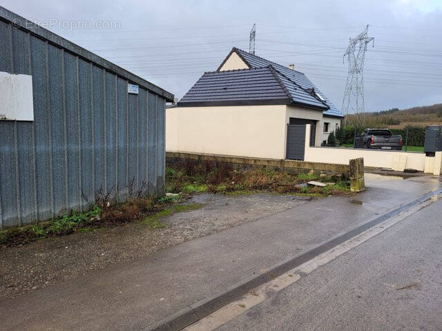 Terrain à DREUIL-LES-AMIENS