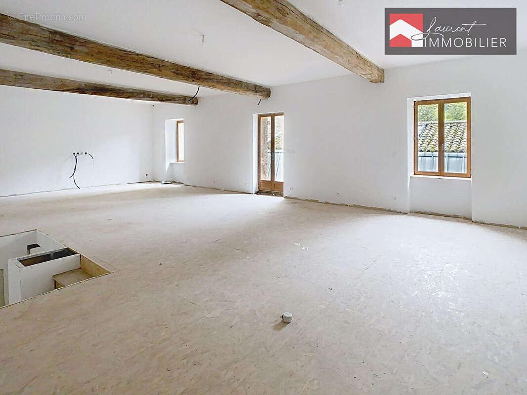 Maison de ville en pierre, 3 niveaux, 172 m² - 71260 LUGNY - photo 2