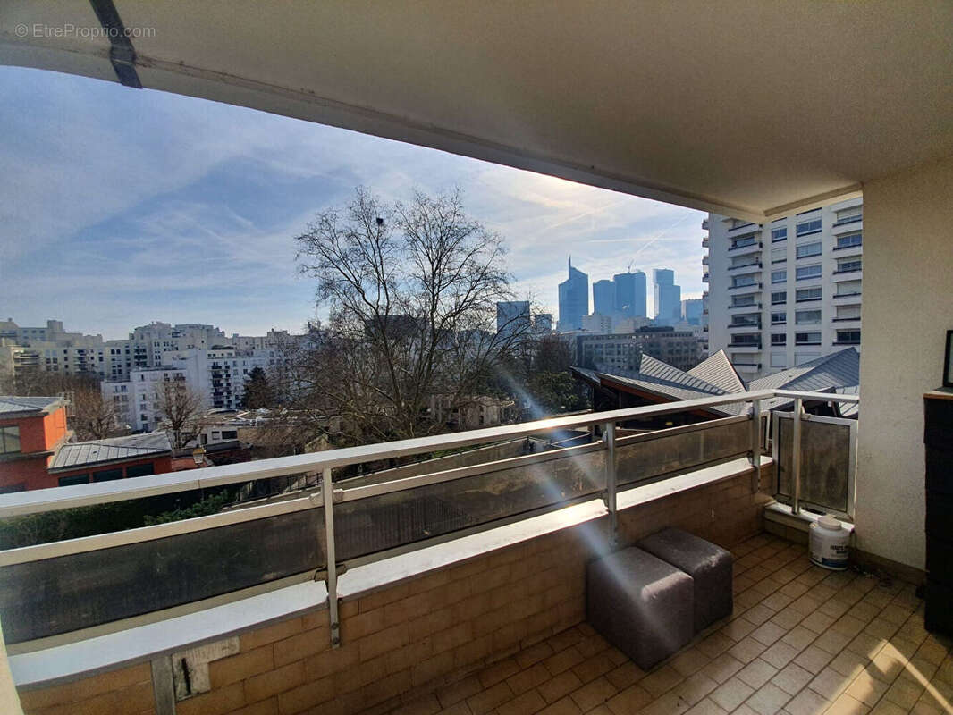 Appartement à COURBEVOIE