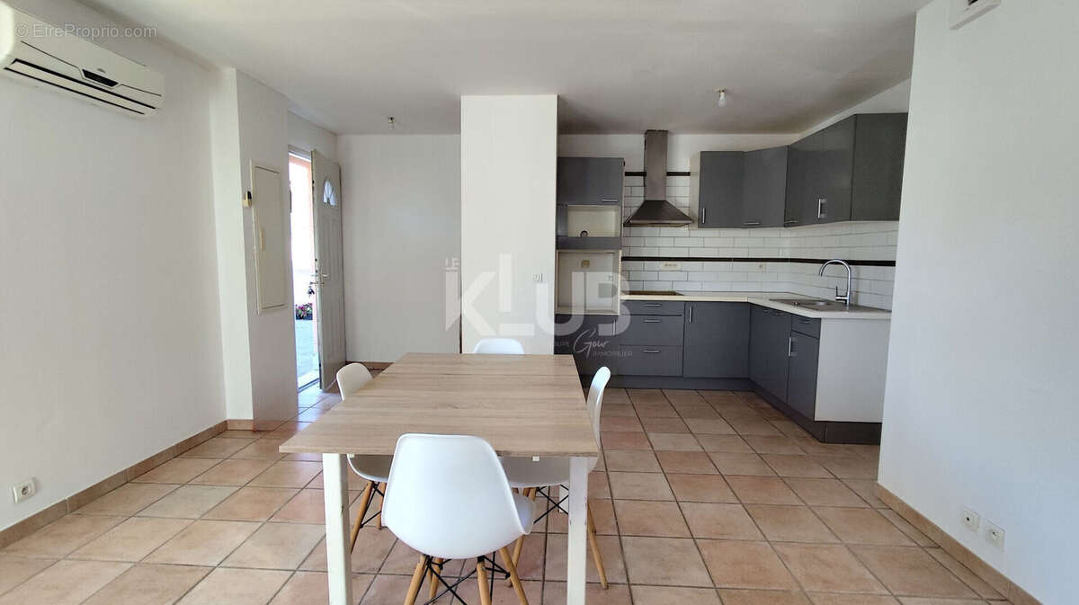 Appartement à ROGNAC