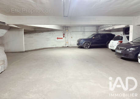 Parking 10 m² à Paris-9e  - photo 4