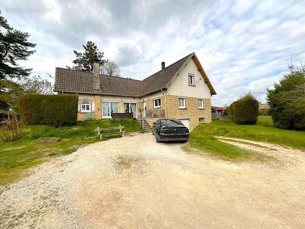 Maison à AILLEVILLERS-ET-LYAUMONT