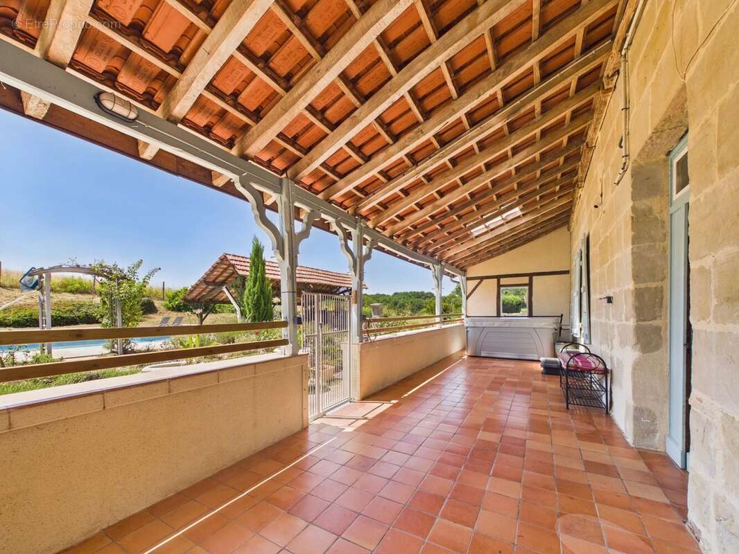 Fabuleuse maison en pierre avec piscine et joli jardin - photo 15