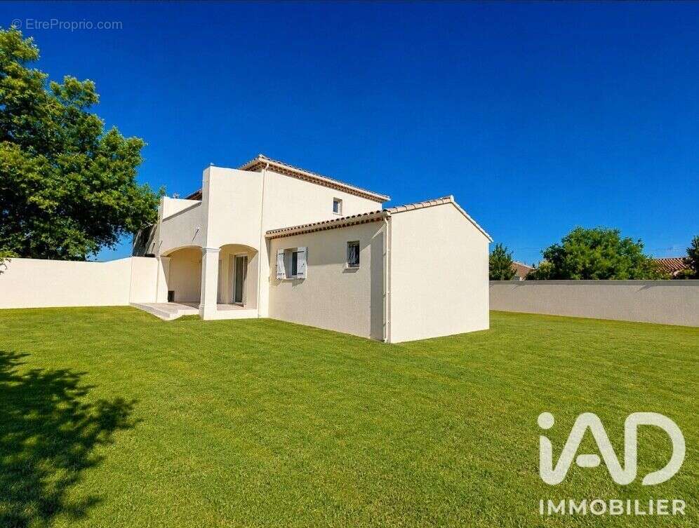 Maison 112 m² à Rochefort-Du-Gard  - photo 3